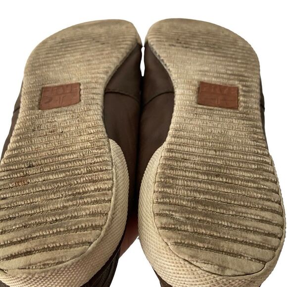 Frye Melanie Slip On Shoes Crafted from Premium Leather in Size 8M - Picture 15 of 16